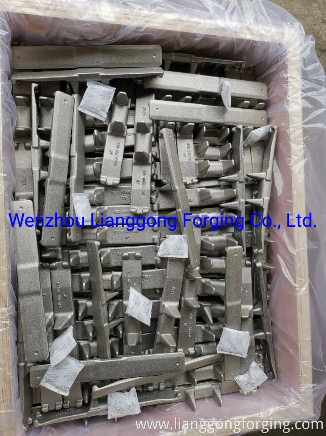 Forged Undercarriage Track Shoe/Pad/Metal Core/Spare Parts Used in Excavator and Bulldozer